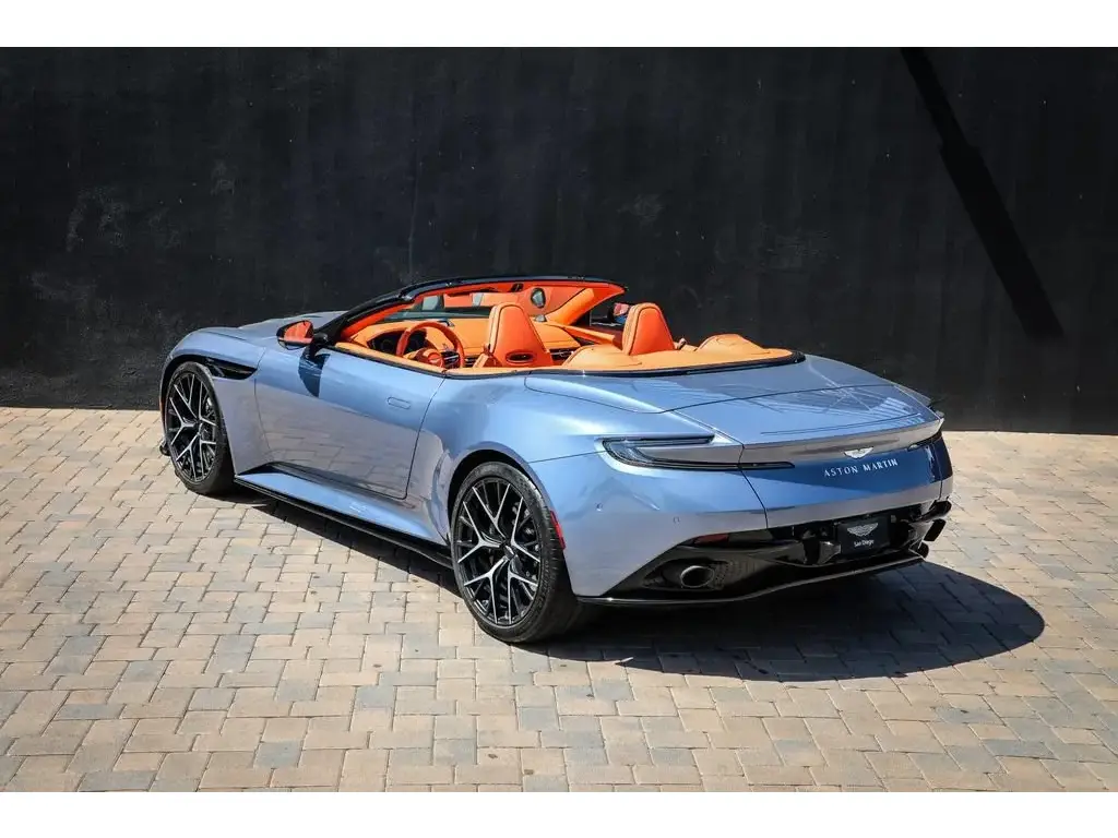 2025 DB12 V8 Volante thumbnail vehicle image 1