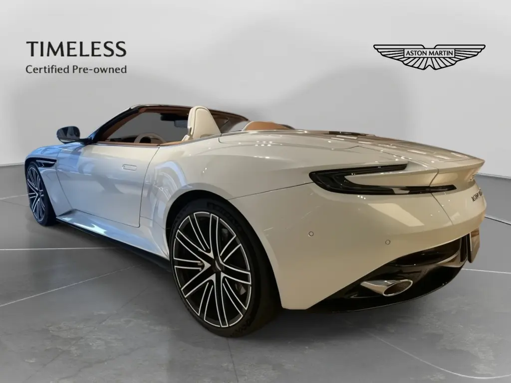 2025 DB12 V8 Volante thumbnail vehicle image 1