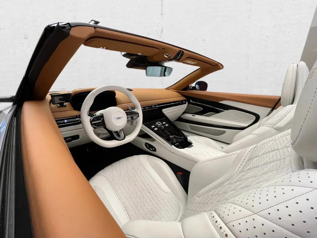 2025 DB12 V8 Volante thumbnail vehicle image 2