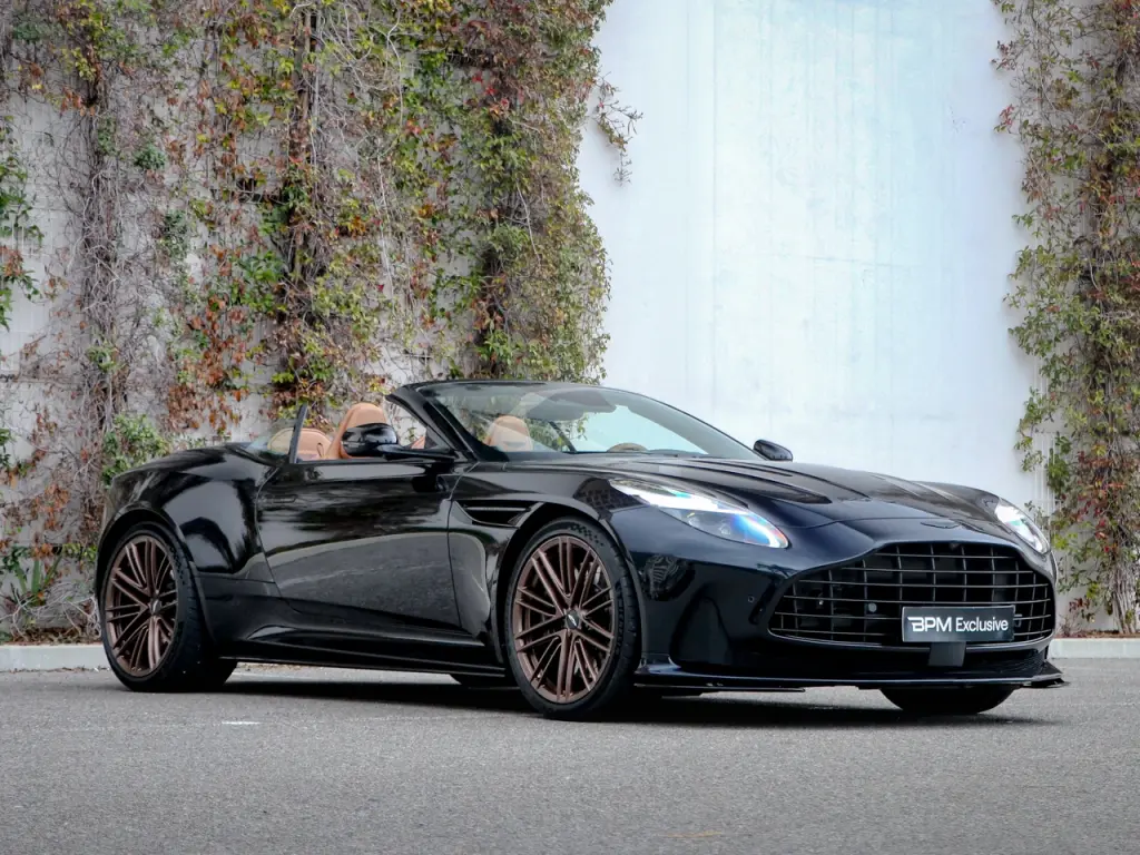2025 DB12 V8 Volante main vehicle image
