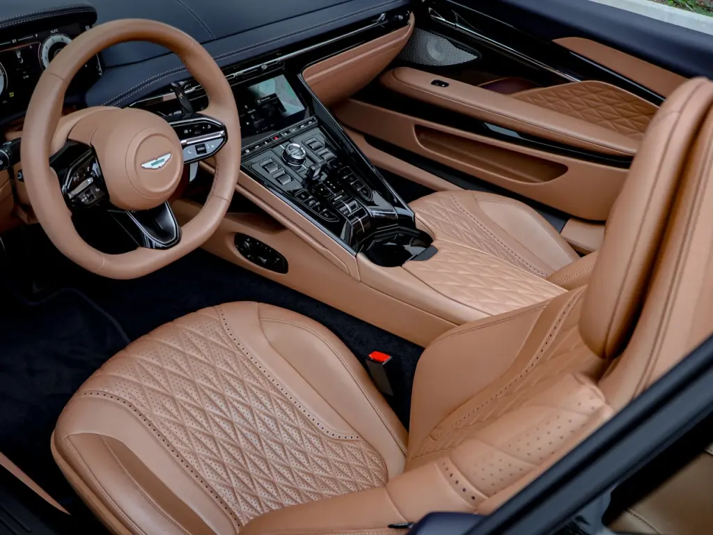 2025 DB12 V8 Volante thumbnail vehicle image 2