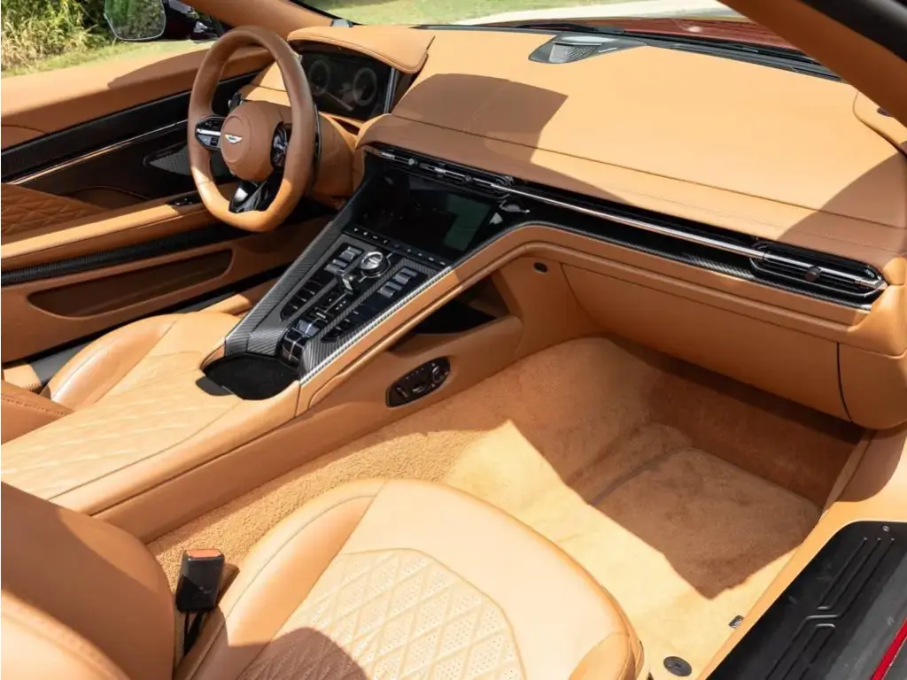 2025 DB12 V8 Volante thumbnail vehicle image 2