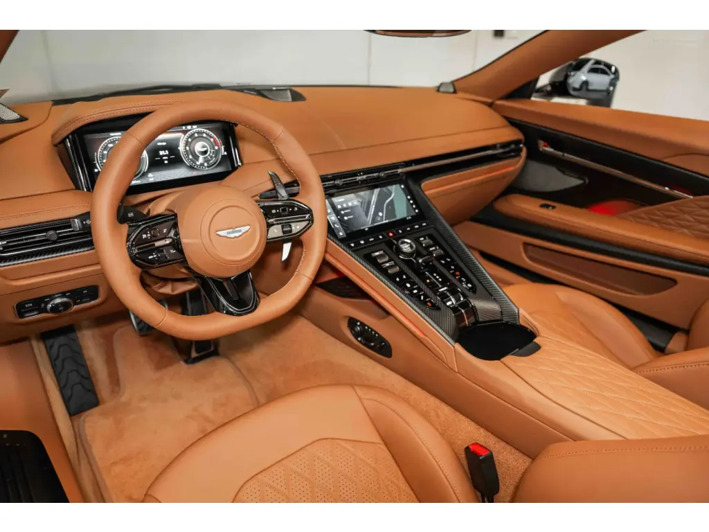 2025 DB12 V8 Volante thumbnail vehicle image 2