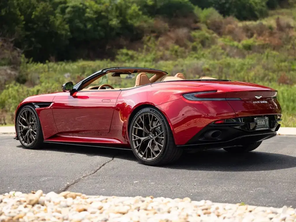 2025 DB12 V8 Volante thumbnail vehicle image 1