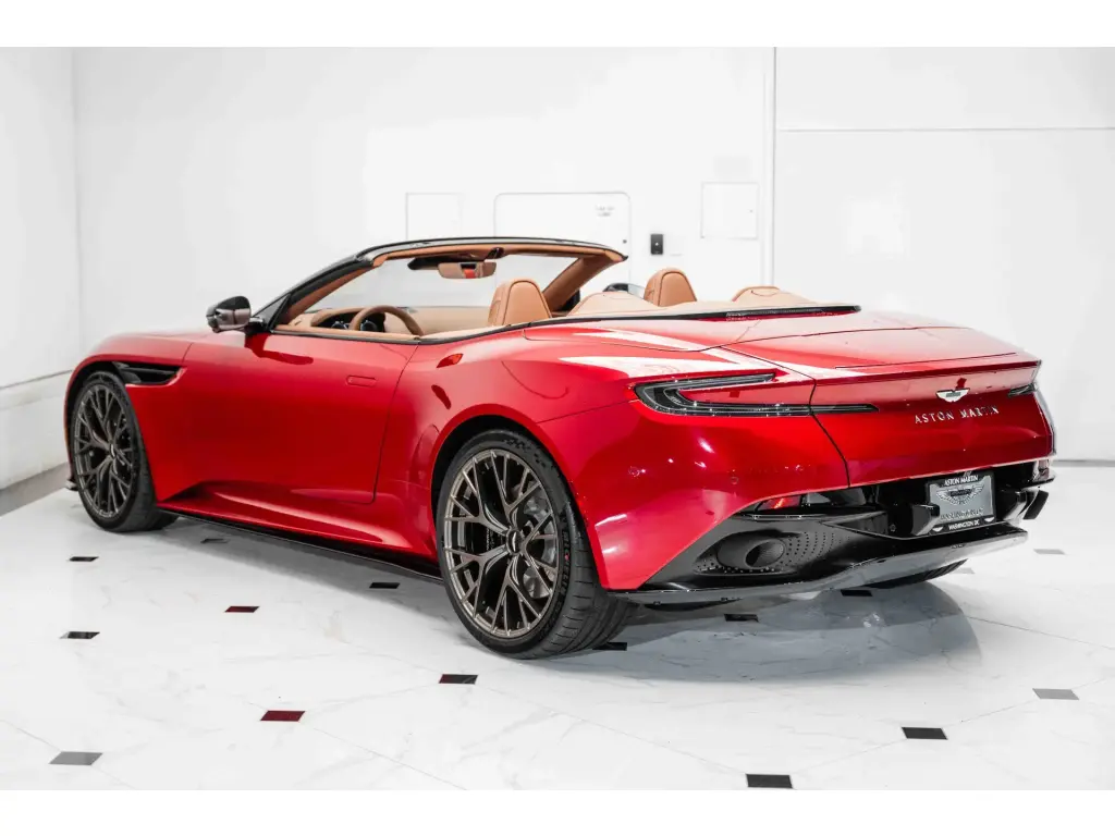 2025 DB12 V8 Volante thumbnail vehicle image 1