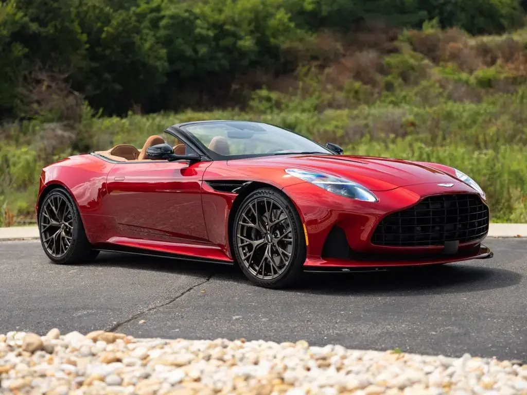 2025 DB12 V8 Volante main vehicle image