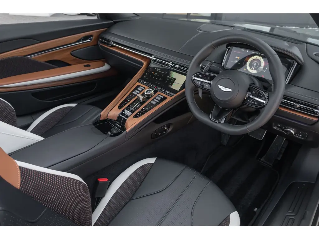 2026 DB12 V8 Volante thumbnail vehicle image 2