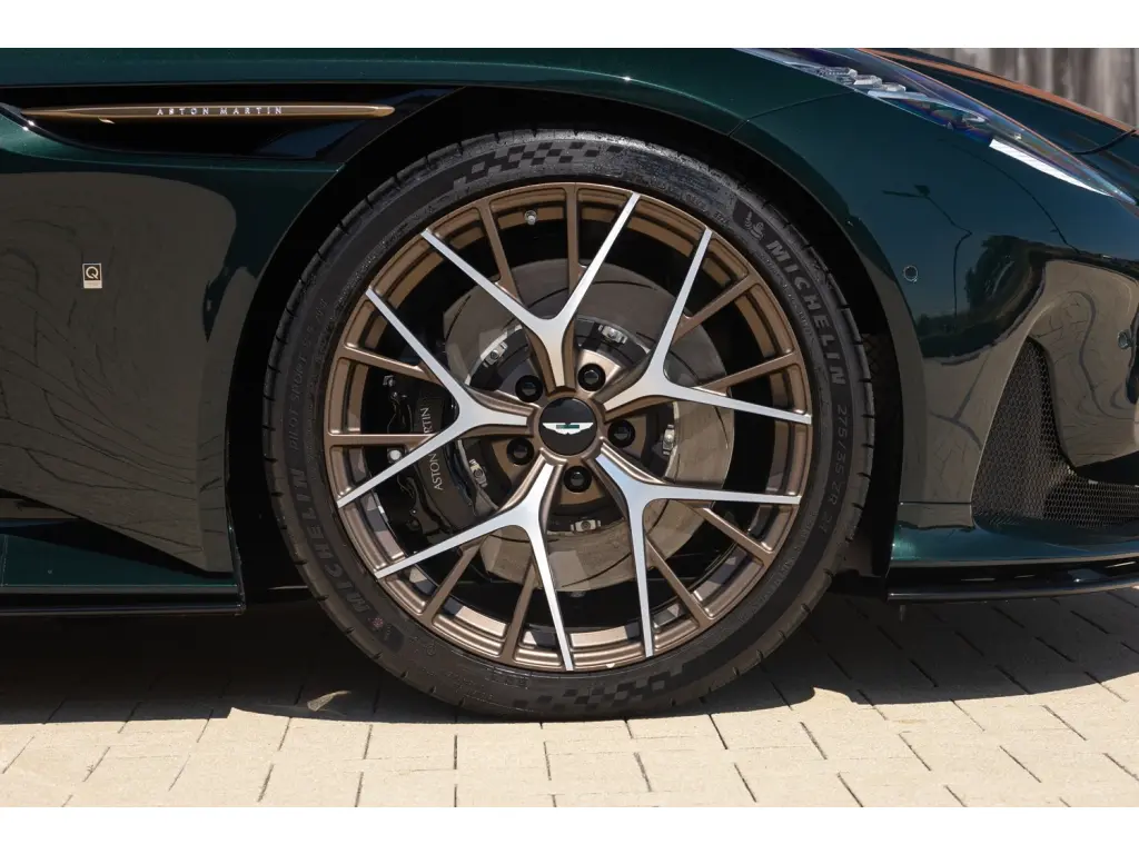 2026 DB12 V8 Volante thumbnail vehicle image 3