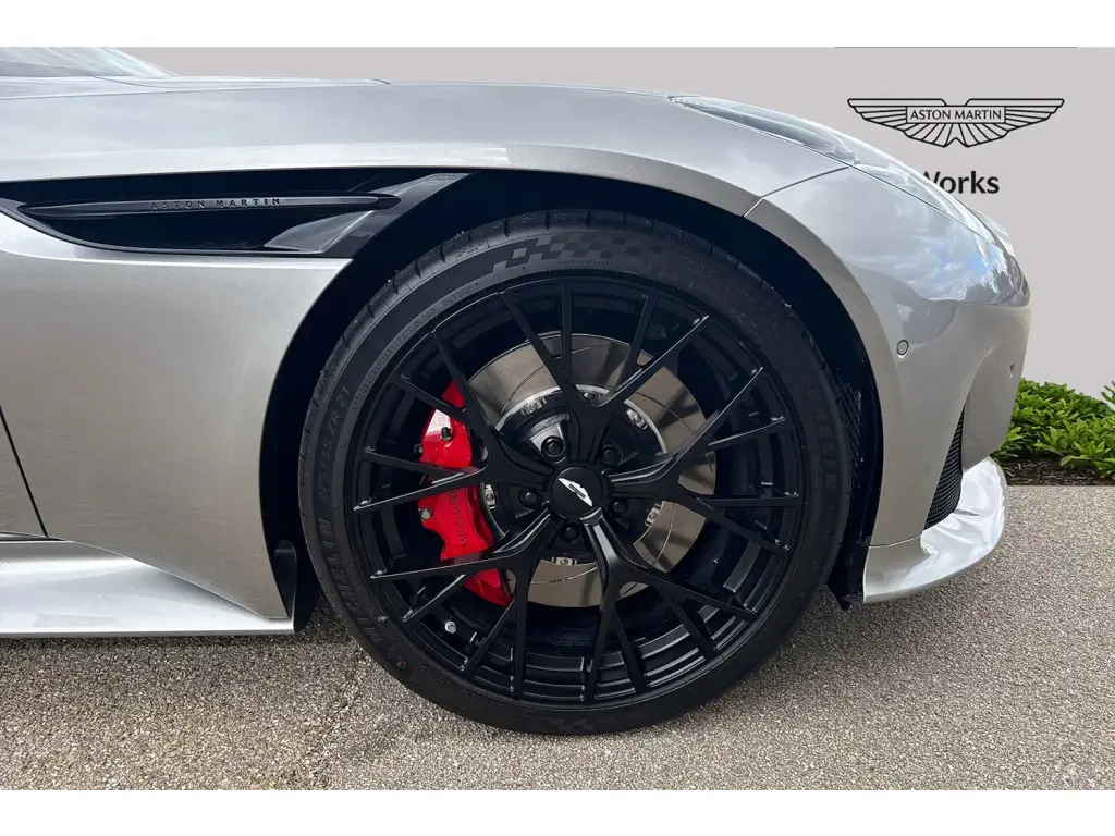 2026 DB12 V8 Volante thumbnail vehicle image 3