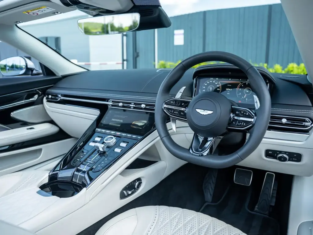 2026 DB12 V8 Volante thumbnail vehicle image 2