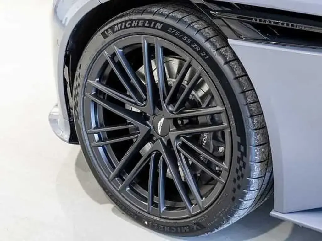 2026 DB12 V8 Volante thumbnail vehicle image 3