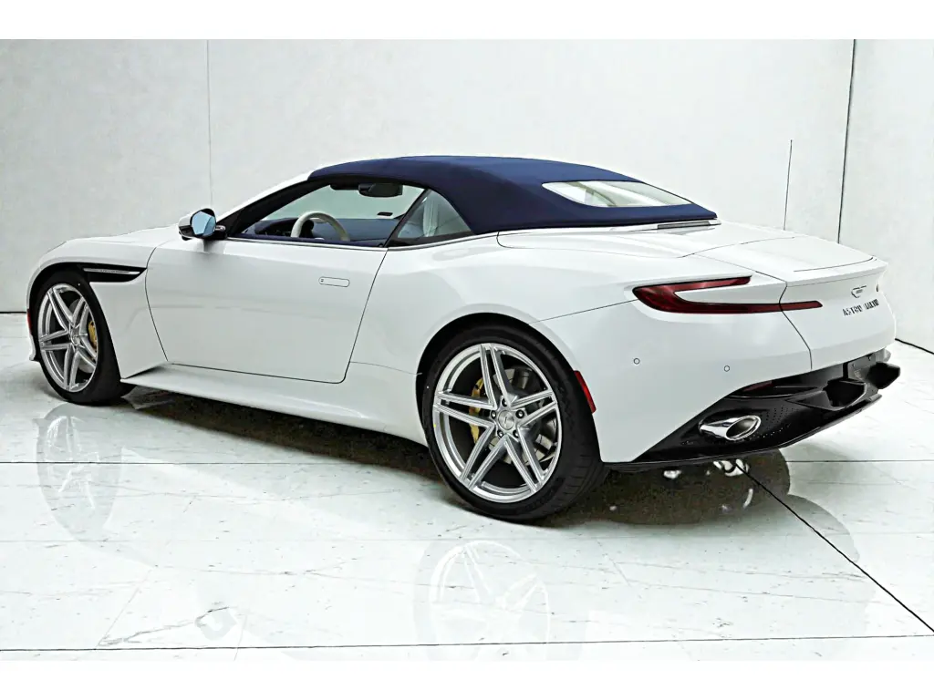2026 DB12 V8 Volante thumbnail vehicle image 1
