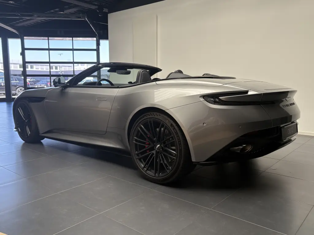 2026 DB12 V8 Volante thumbnail vehicle image 1