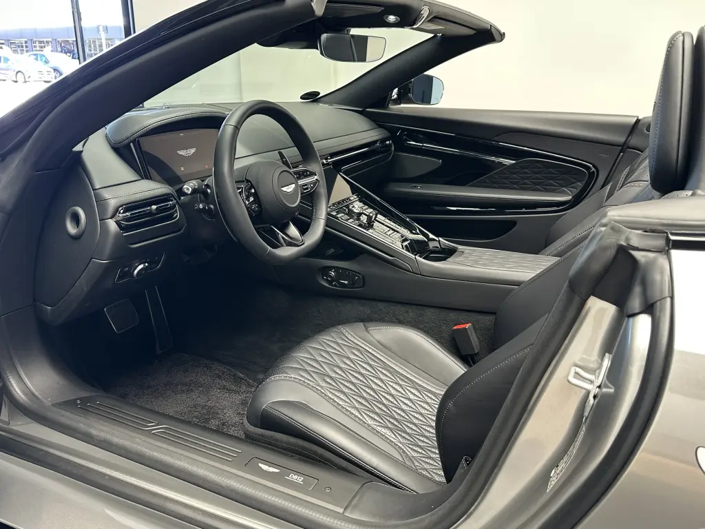 2026 DB12 V8 Volante thumbnail vehicle image 2