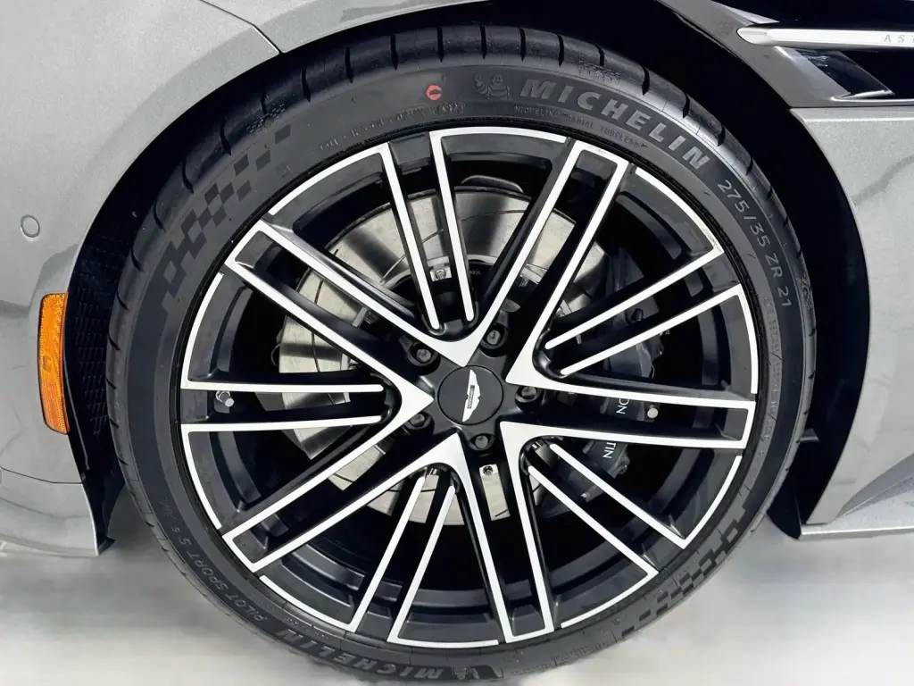 2026 DB12 V8 Volante thumbnail vehicle image 3