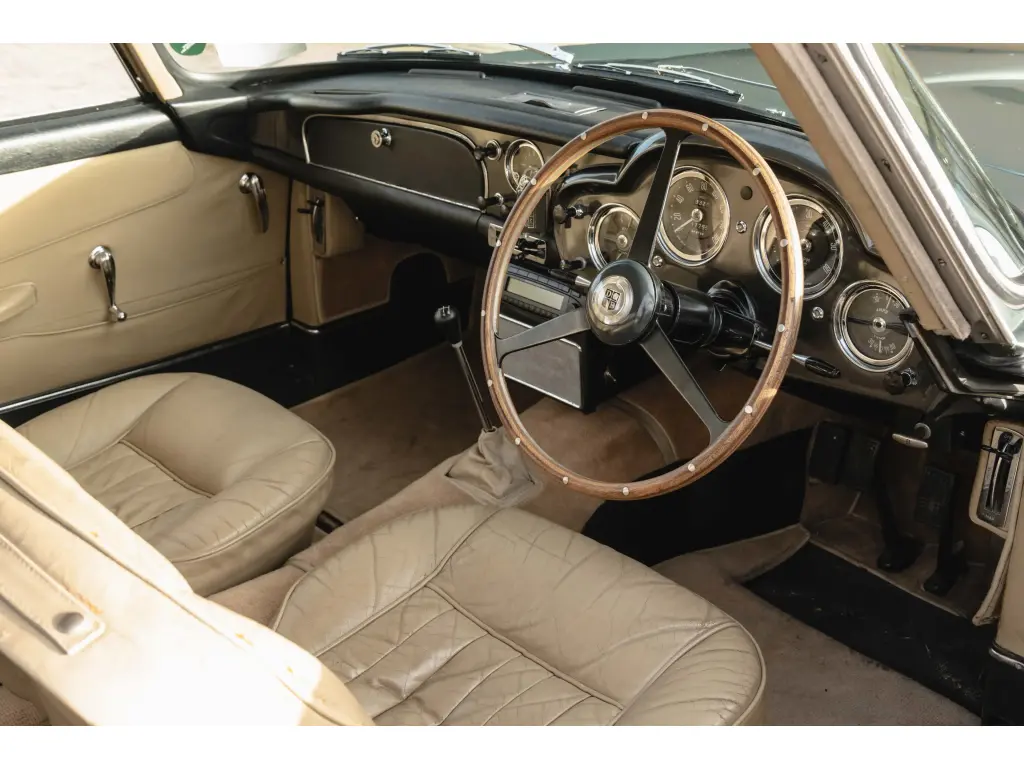 1960 DB4 Saloon thumbnail vehicle image 2