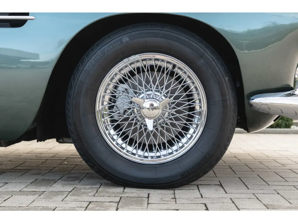 1960 DB4 Saloon thumbnail vehicle image 3