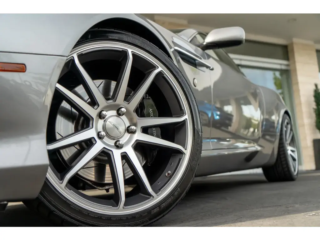 2006 DB9 Coupe thumbnail vehicle image 3