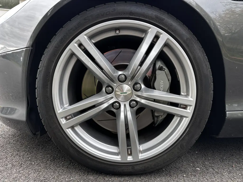 2007 DB9 Coupe thumbnail vehicle image 3