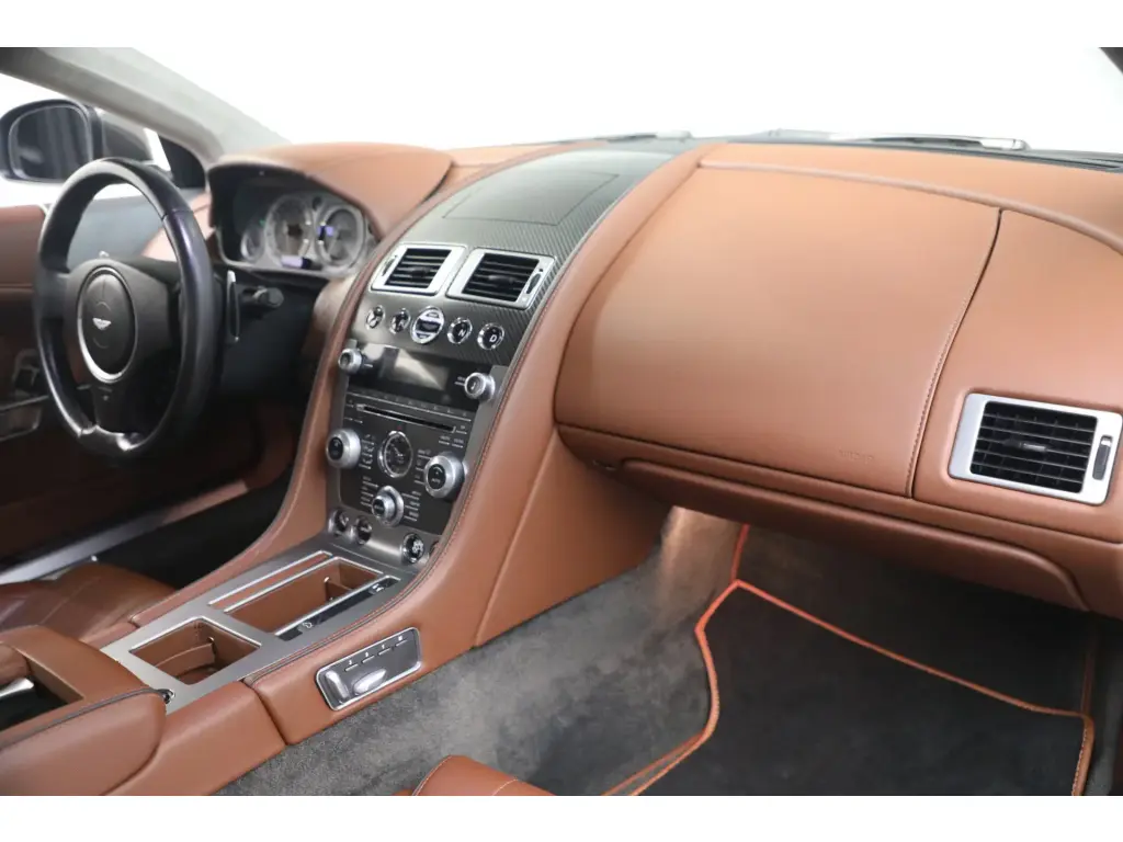 2014 DB9 Coupe thumbnail vehicle image 2