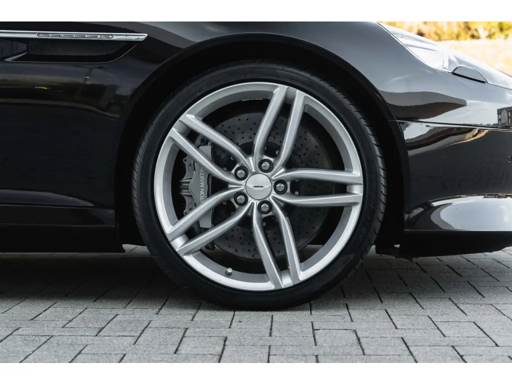 2015 DB9 Coupe thumbnail vehicle image 3