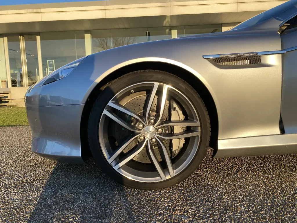 2013 DB9 Volante thumbnail vehicle image 3