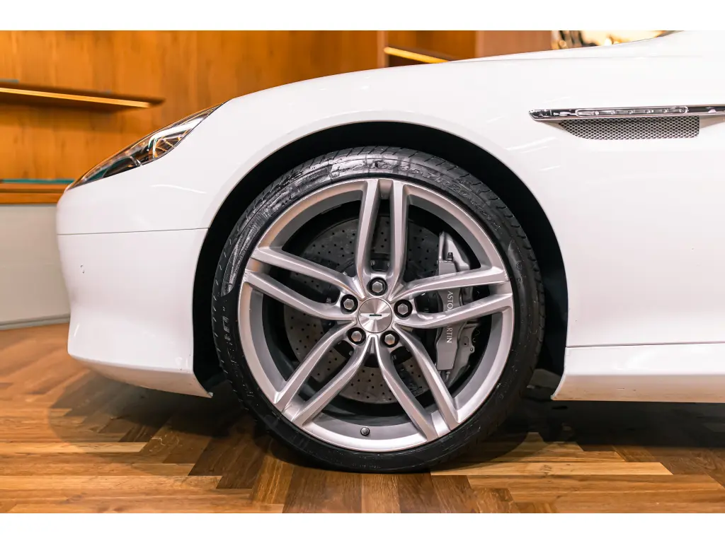 2014 DB9 Volante thumbnail vehicle image 3