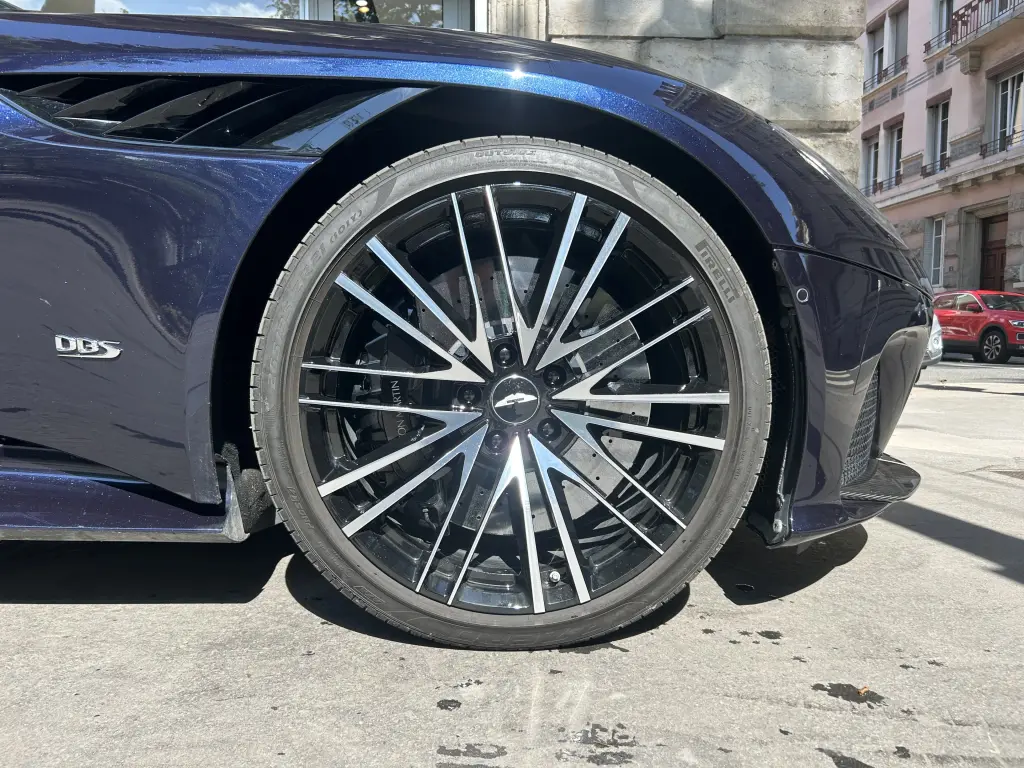 2020 DBS Superleggera Volante thumbnail vehicle image 3