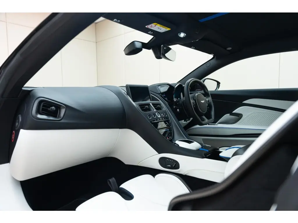 2023 DBS 770 Ultimate Coupe thumbnail vehicle image 2