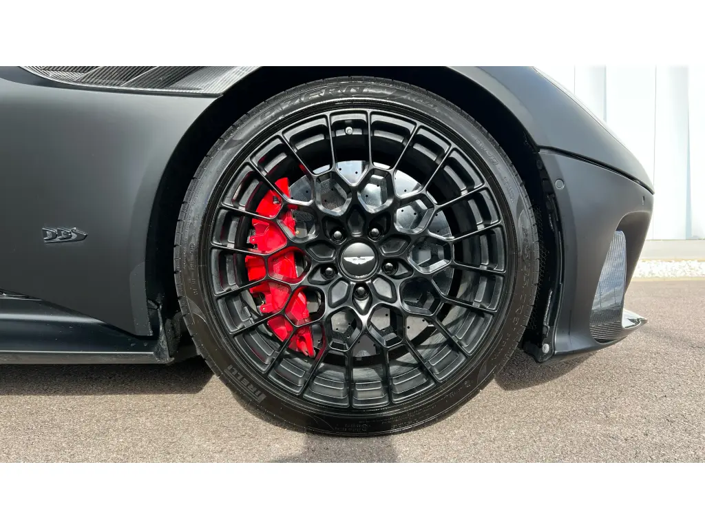 2023 DBS 770 Ultimate Coupe thumbnail vehicle image 3