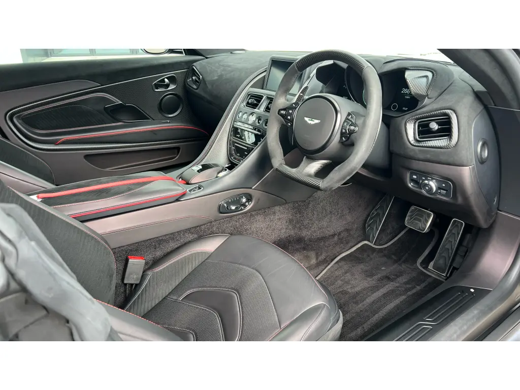 2023 DBS 770 Ultimate Coupe thumbnail vehicle image 2