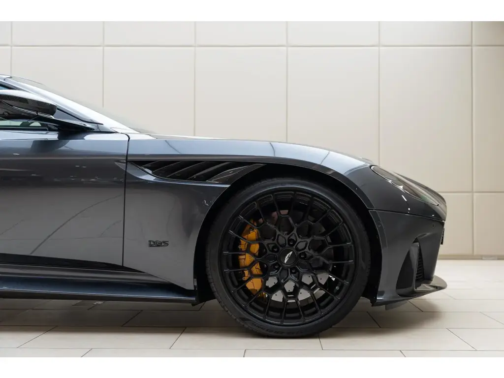 2023 DBS 770 Ultimate Coupe thumbnail vehicle image 3