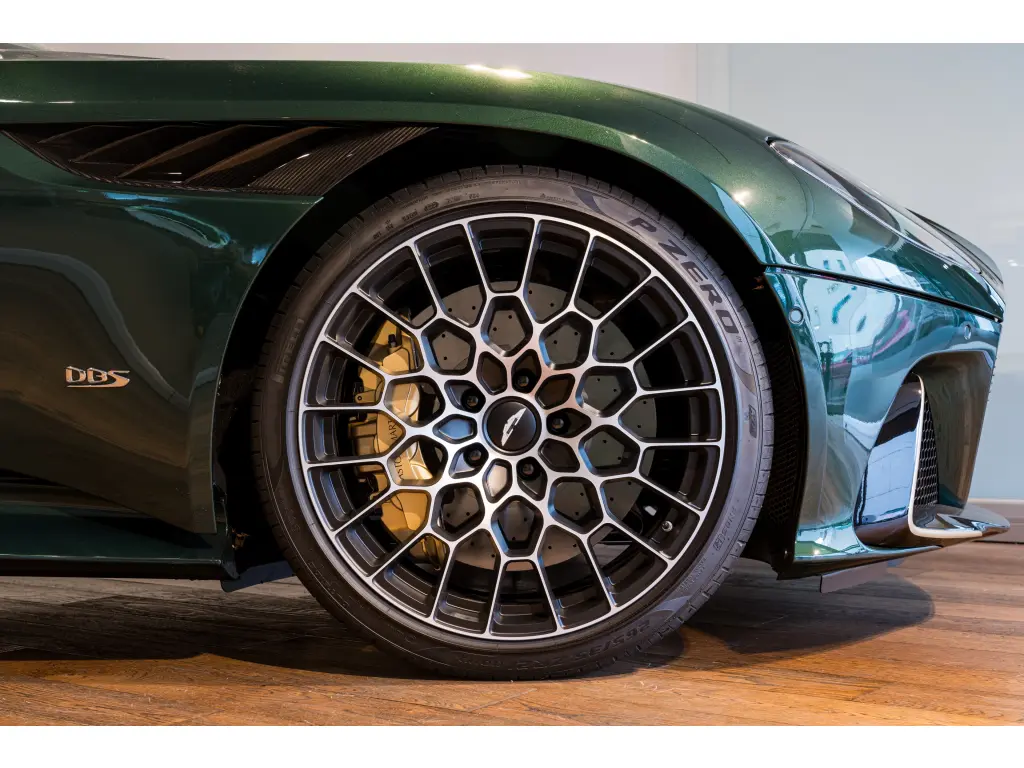 2023 DBS 770 Ultimate Coupe thumbnail vehicle image 3