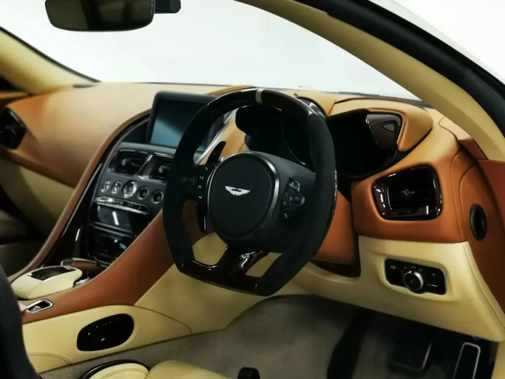 2023 DBS 770 Ultimate Coupe thumbnail vehicle image 2