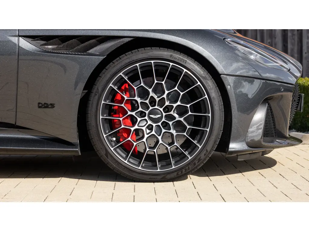2023 DBS 770 Ultimate Coupe thumbnail vehicle image 3