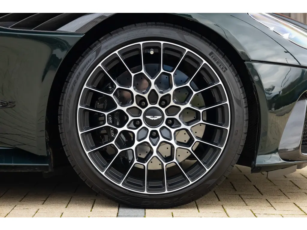 2023 DBS 770 Ultimate Coupe thumbnail vehicle image 3