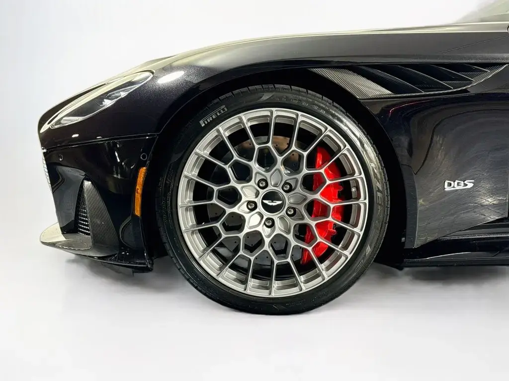 2023 DBS 770 Ultimate Coupe thumbnail vehicle image 3