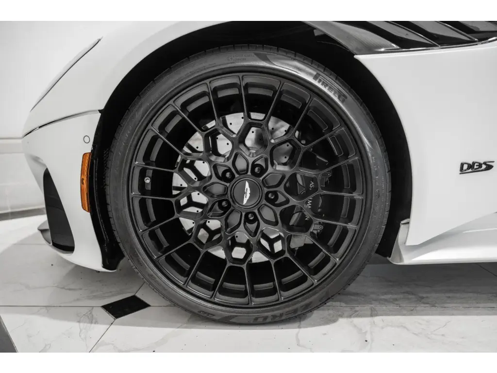 2023 DBS 770 Ultimate Coupe thumbnail vehicle image 3