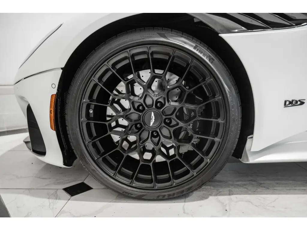 2023 DBS 770 Ultimate Coupe thumbnail vehicle image 3