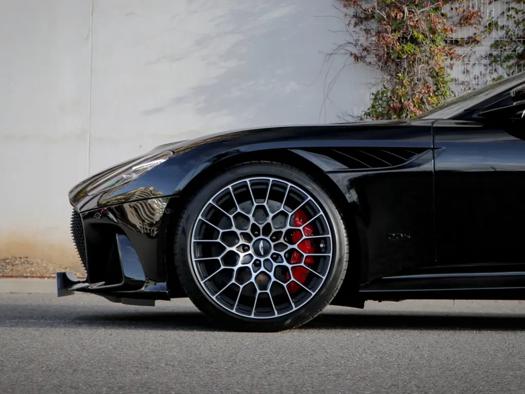 2023 DBS 770 Ultimate Coupe thumbnail vehicle image 3