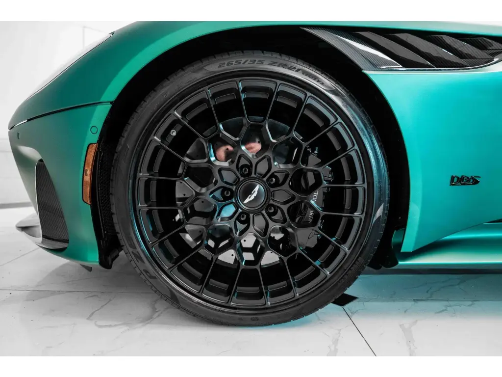 2023 DBS 770 Ultimate Coupe thumbnail vehicle image 3