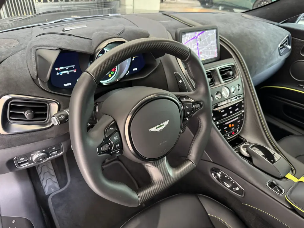 2023 DBS 770 Ultimate Coupe thumbnail vehicle image 2