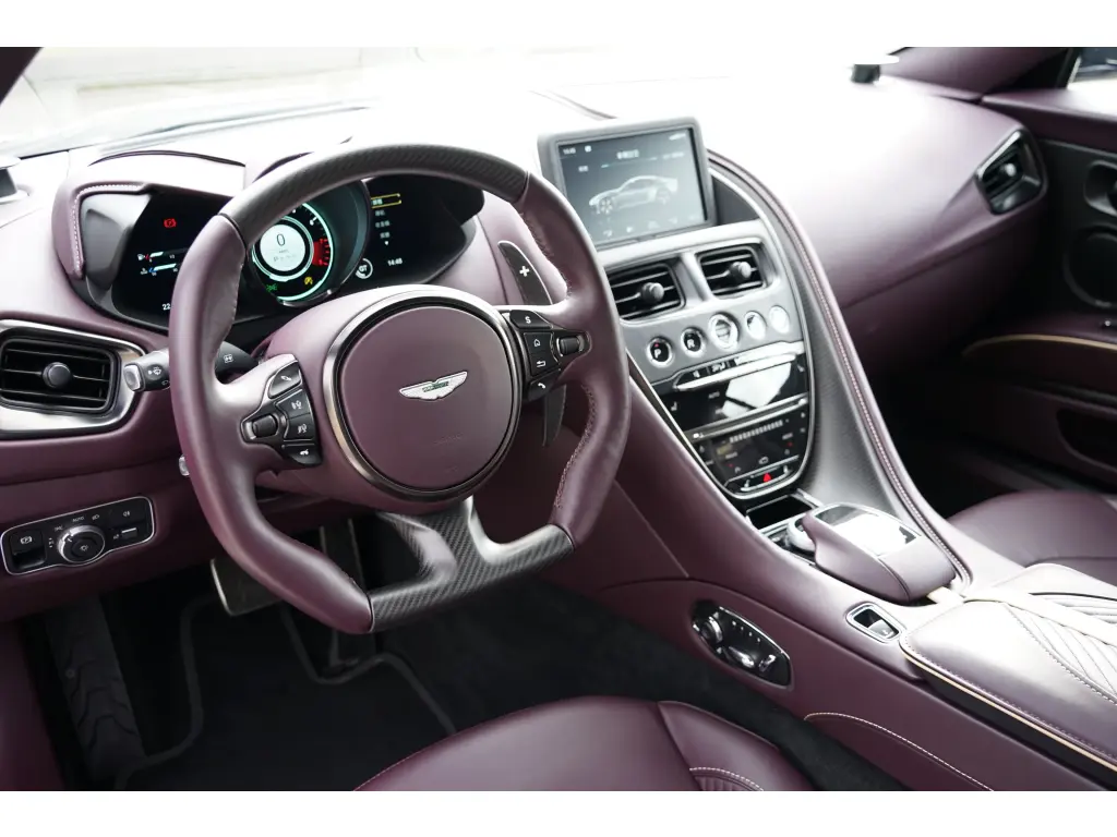 2023 DBS 770 Ultimate Coupe thumbnail vehicle image 2