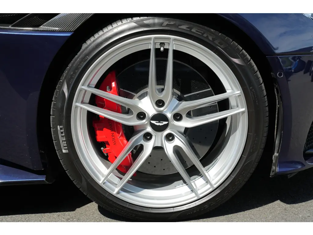 2019 DBS Superleggera Coupe thumbnail vehicle image 3