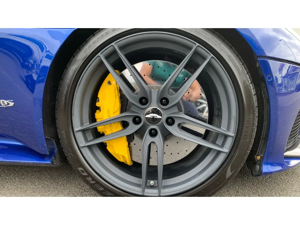 2019 DBS Superleggera Coupe thumbnail vehicle image 3