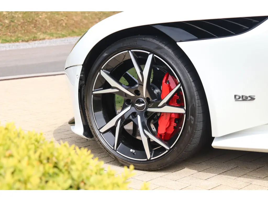 2019 DBS Superleggera Coupe thumbnail vehicle image 3