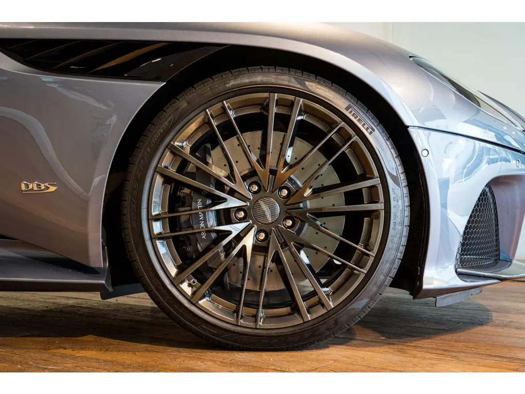 2019 DBS Superleggera Coupe thumbnail vehicle image 3