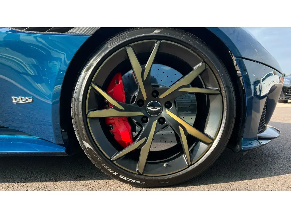 2019 DBS Superleggera Coupe thumbnail vehicle image 3