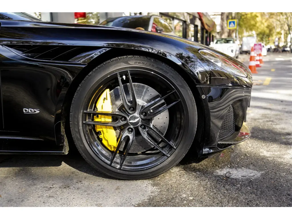 2019 DBS Superleggera Coupe thumbnail vehicle image 3