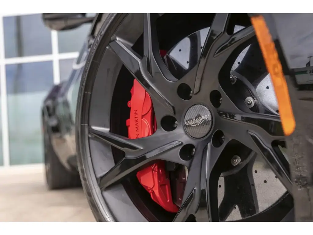 2019 DBS Superleggera Coupe thumbnail vehicle image 3